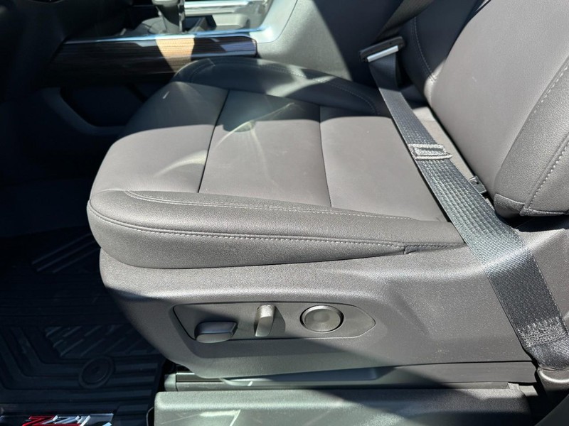 Chevrolet Silverado 1500 Vehicle Image 11
