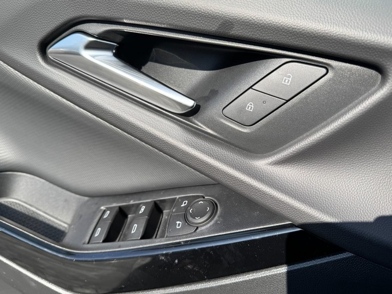 Chevrolet Equinox Vehicle Image 10