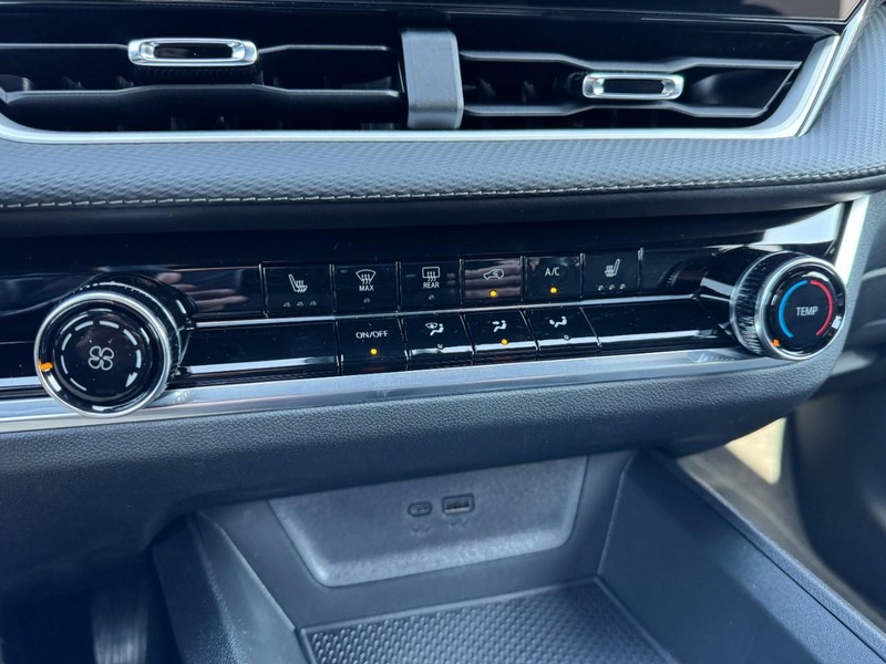 Chevrolet Equinox Vehicle Image 13