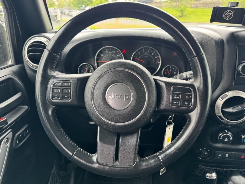 Jeep Wrangler Unlimited Vehicle Image 12