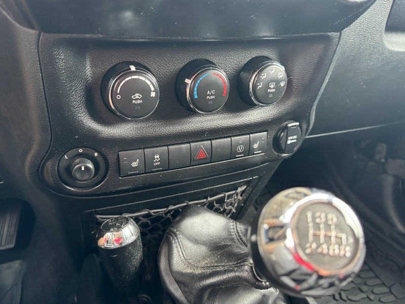 Jeep Wrangler Unlimited Vehicle Image 18