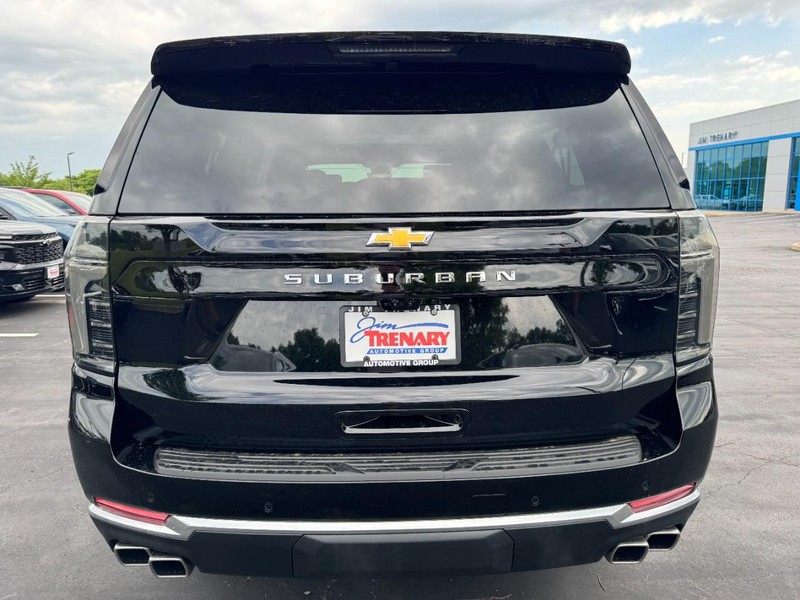 Chevrolet Suburban Vehicle Image 04