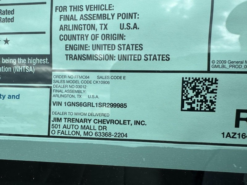 Chevrolet Suburban Vehicle Image 20