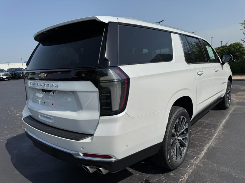 Chevrolet Suburban Vehicle Image 03