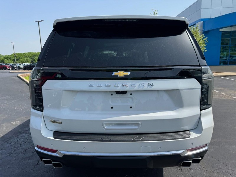 Chevrolet Suburban Vehicle Image 04