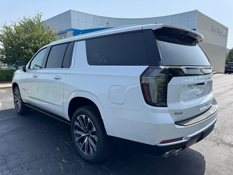 Chevrolet Suburban Vehicle Image 05