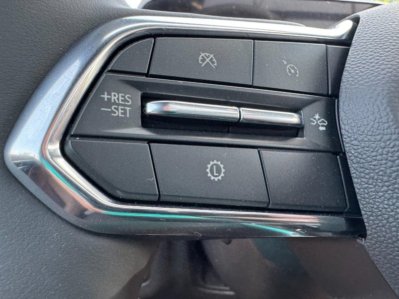 Chevrolet Suburban Vehicle Image 13
