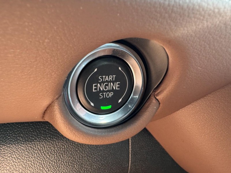 Chevrolet Suburban Vehicle Image 19