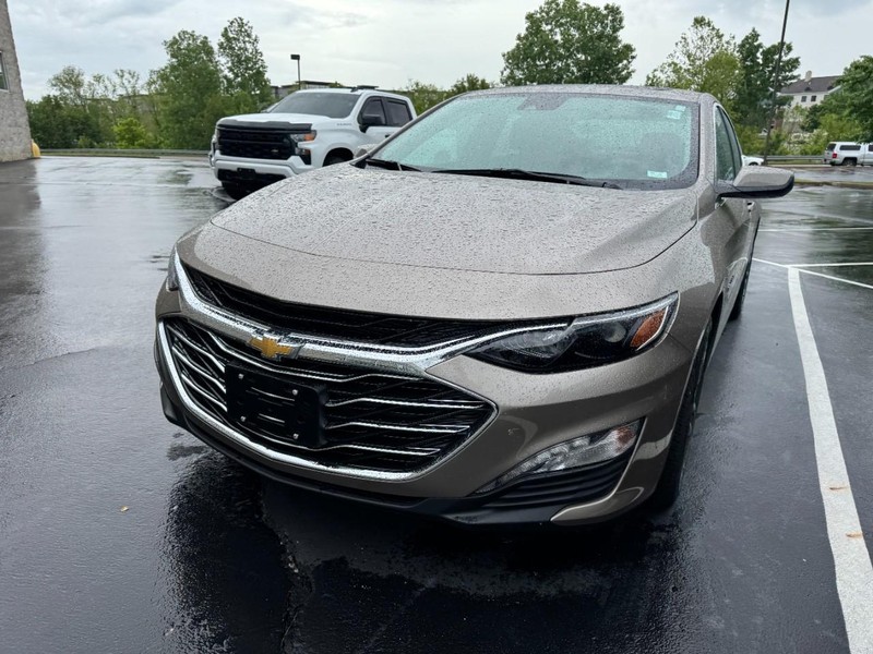 Chevrolet Malibu Vehicle Image 02
