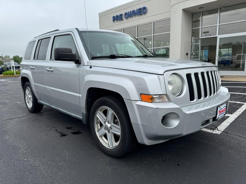 Jeep Patriot Vehicle Image 02