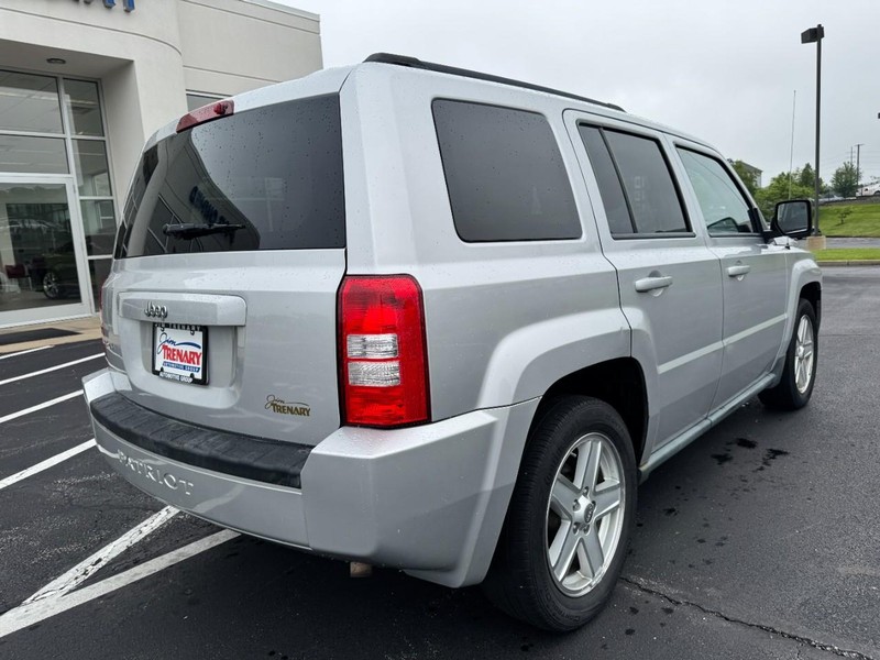 Jeep Patriot Vehicle Image 03