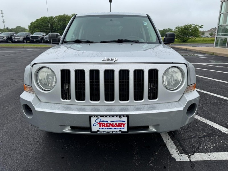 Jeep Patriot Vehicle Image 09