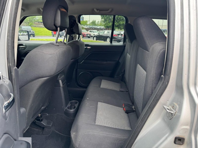 Jeep Patriot Vehicle Image 10