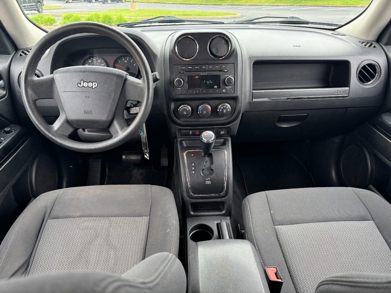 Jeep Patriot Vehicle Image 11