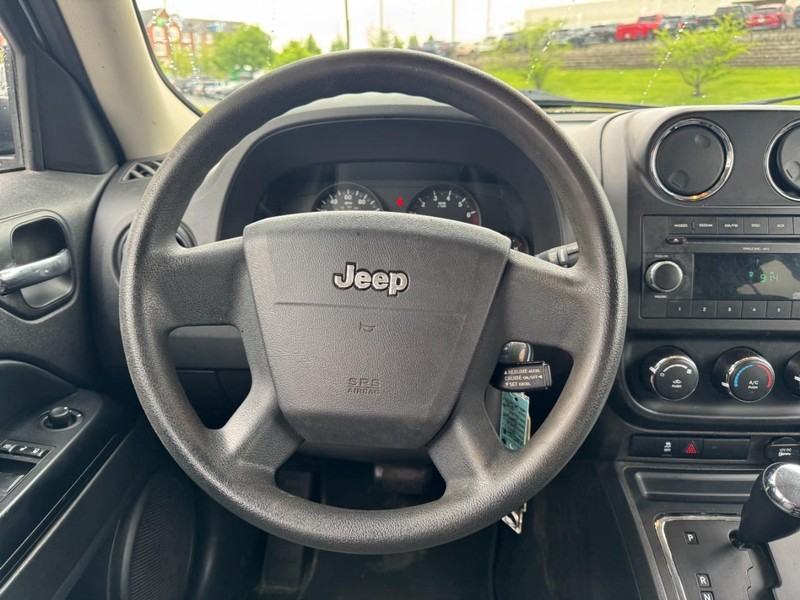 Jeep Patriot Vehicle Image 12