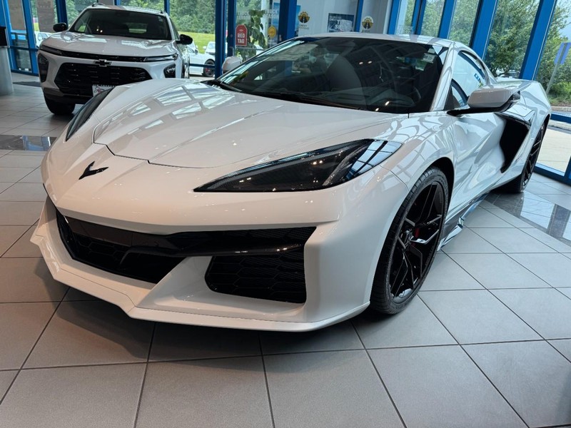 Chevrolet Corvette Vehicle Image 03