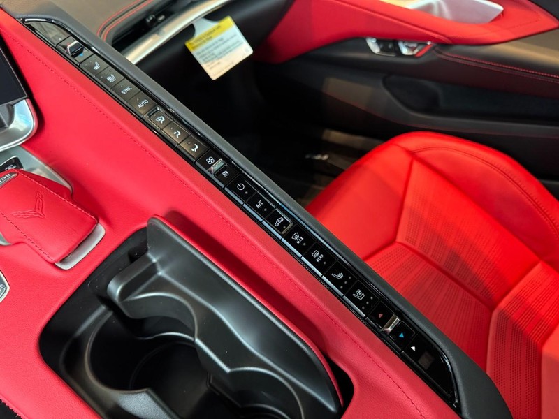 Chevrolet Corvette Vehicle Image 11