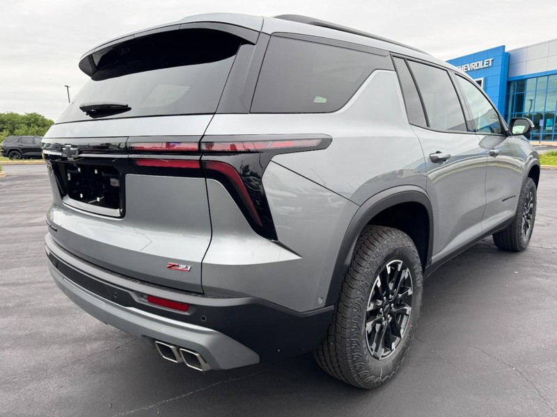 Chevrolet Traverse Vehicle Image 03