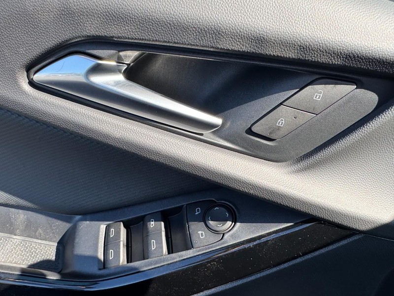 Chevrolet Equinox Vehicle Image 10