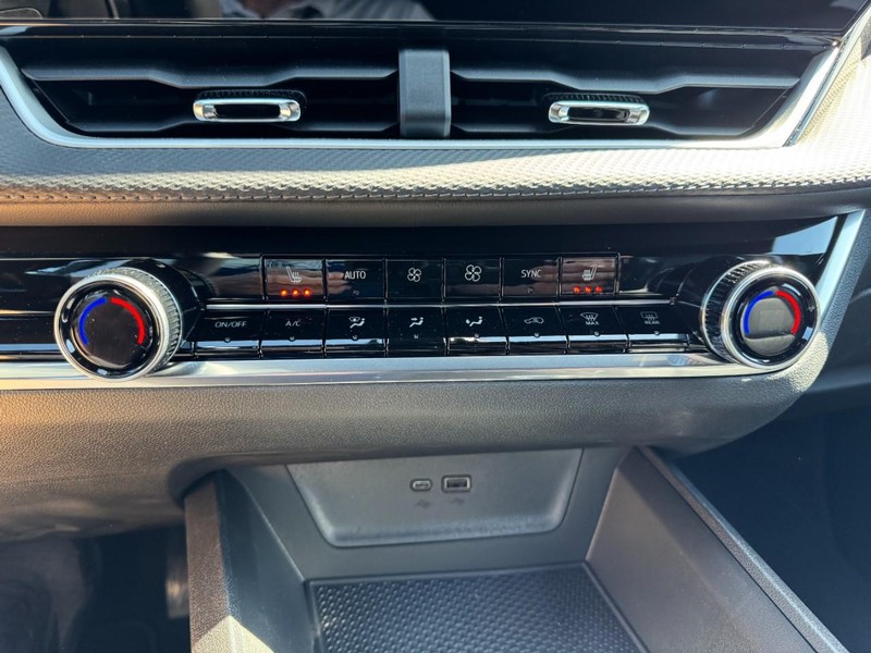 Chevrolet Equinox Vehicle Image 13