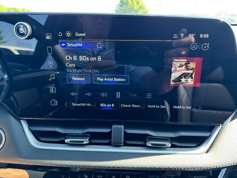 Chevrolet Equinox Vehicle Image 14