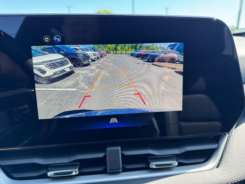 Chevrolet Equinox Vehicle Image 16