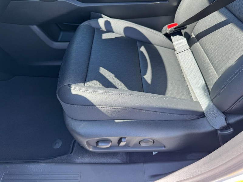 Chevrolet Equinox Vehicle Image 09