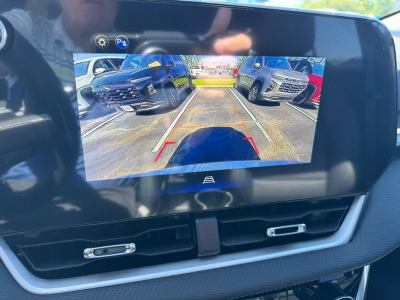 Chevrolet Equinox Vehicle Image 15