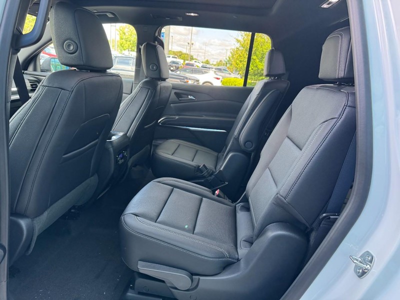 Chevrolet Traverse Vehicle Image 07