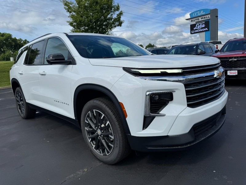 Chevrolet Traverse Vehicle Image 02