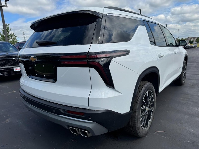 Chevrolet Traverse Vehicle Image 03