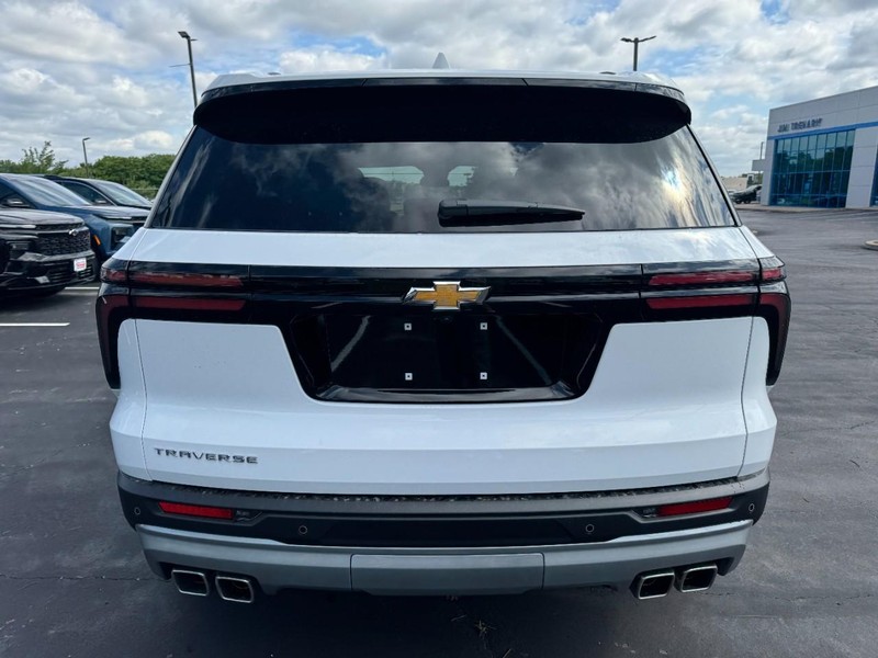 Chevrolet Traverse Vehicle Image 04