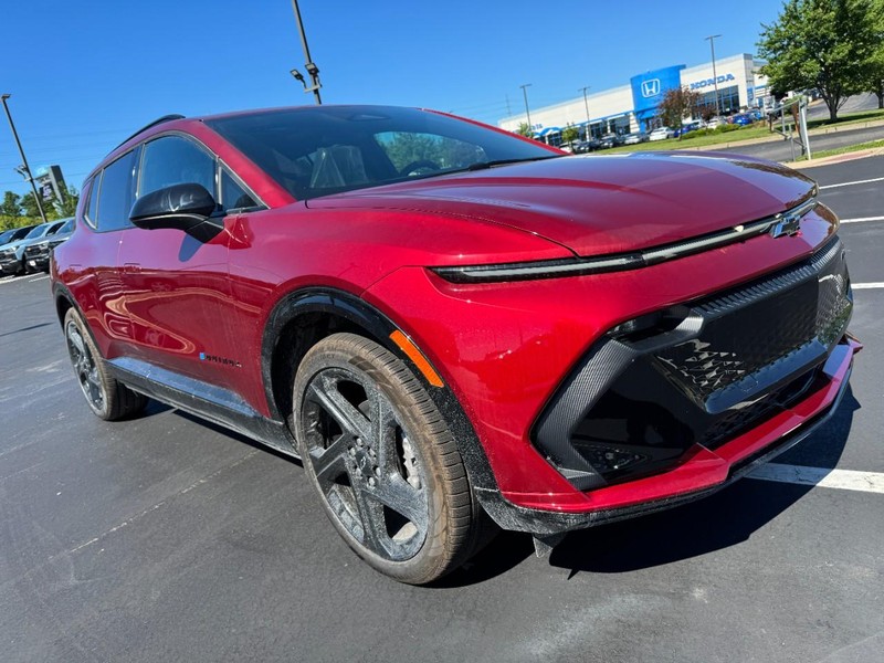 Chevrolet Equinox EV Vehicle Image 02