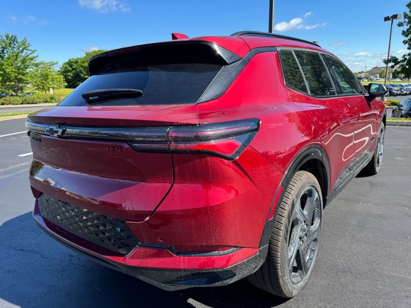 Chevrolet Equinox EV Vehicle Image 03