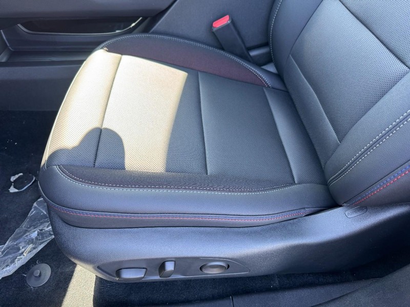 Chevrolet Equinox EV Vehicle Image 09
