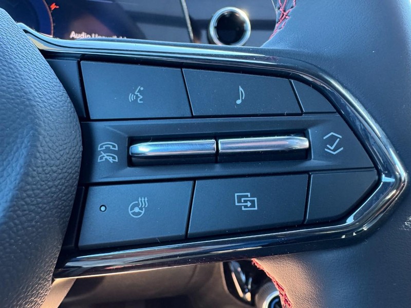 Chevrolet Equinox EV Vehicle Image 12