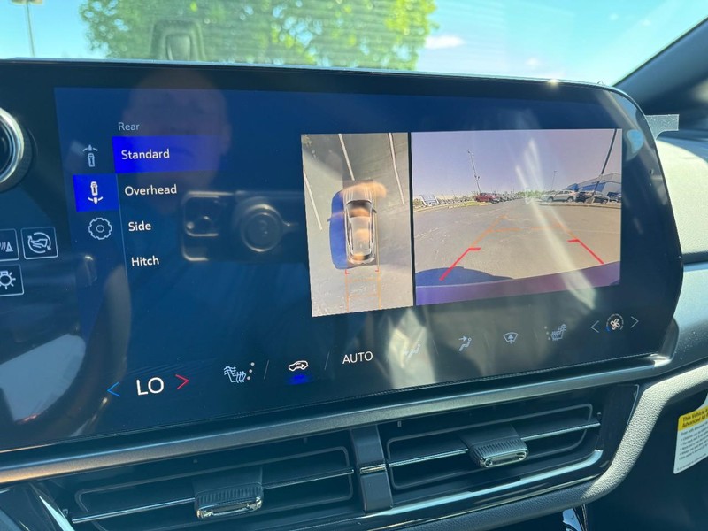 Chevrolet Equinox EV Vehicle Image 15