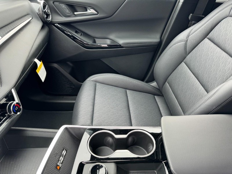 Chevrolet Equinox Vehicle Image 08