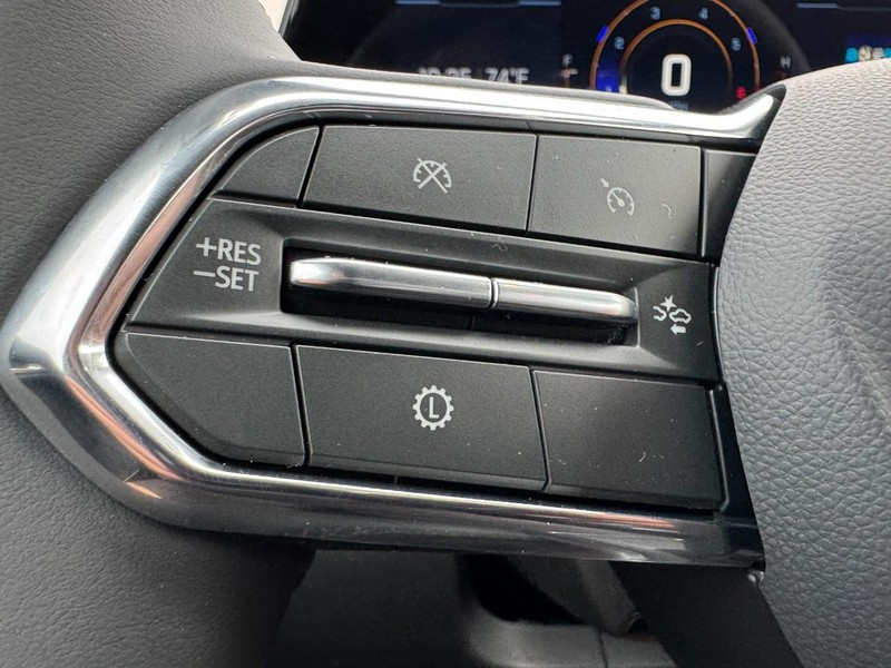 Chevrolet Equinox Vehicle Image 11
