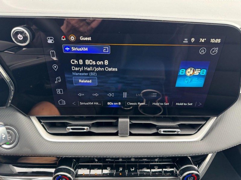 Chevrolet Equinox Vehicle Image 14