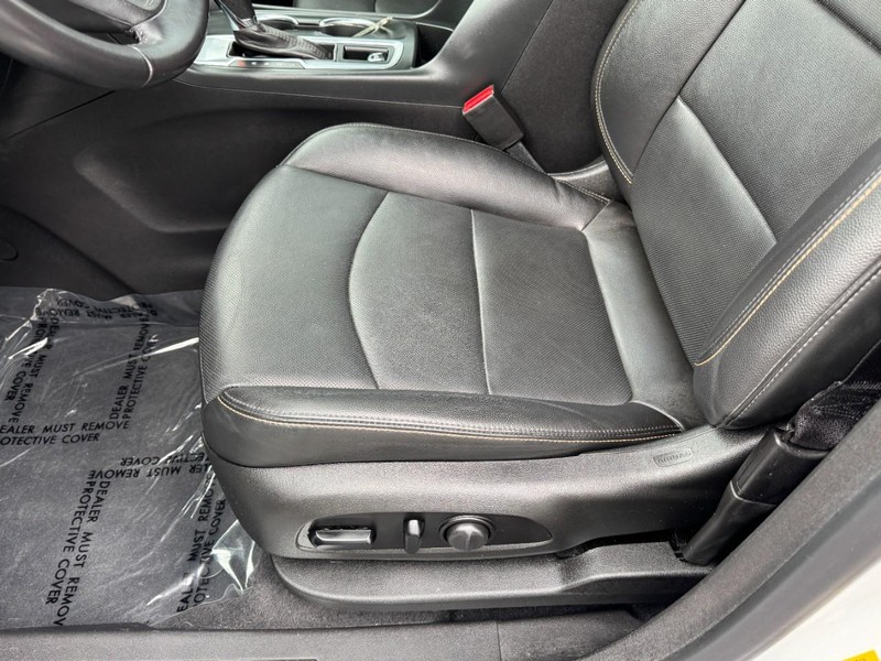 Chevrolet Equinox Vehicle Image 14