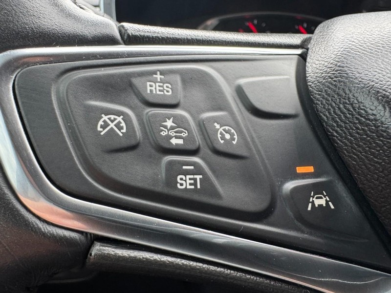 Chevrolet Equinox Vehicle Image 16