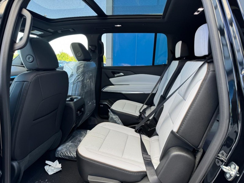 Chevrolet Traverse Vehicle Image 06