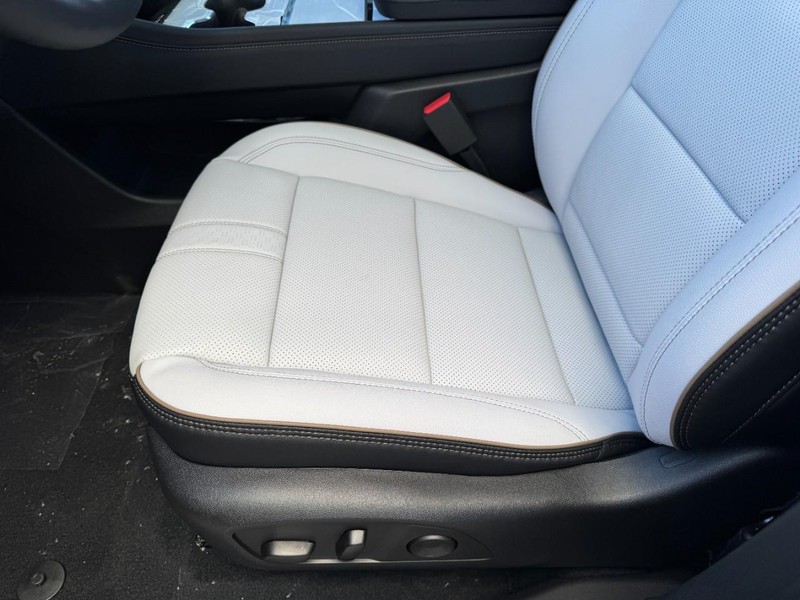 Chevrolet Traverse Vehicle Image 09