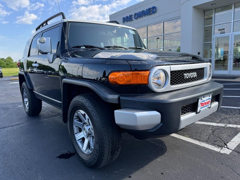 Toyota FJ Cruiser Vehicle Image 02