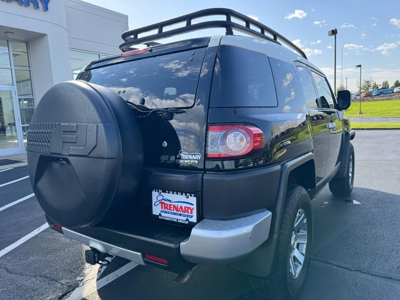 Toyota FJ Cruiser Vehicle Image 03