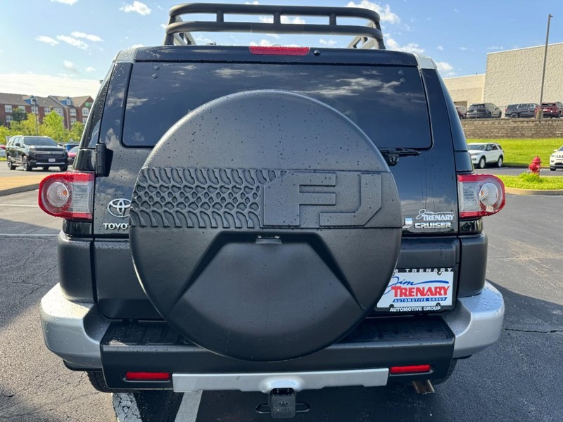 Toyota FJ Cruiser Vehicle Image 04