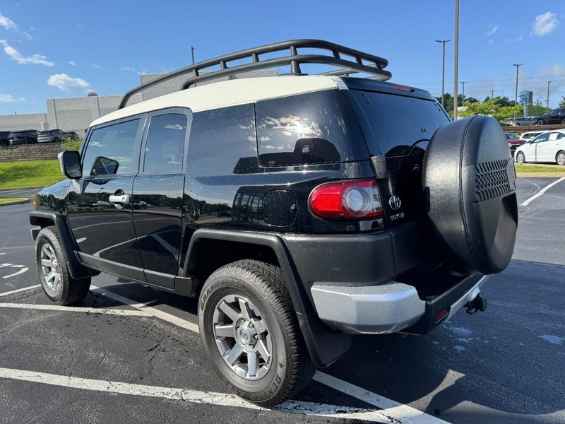 Toyota FJ Cruiser Vehicle Image 05