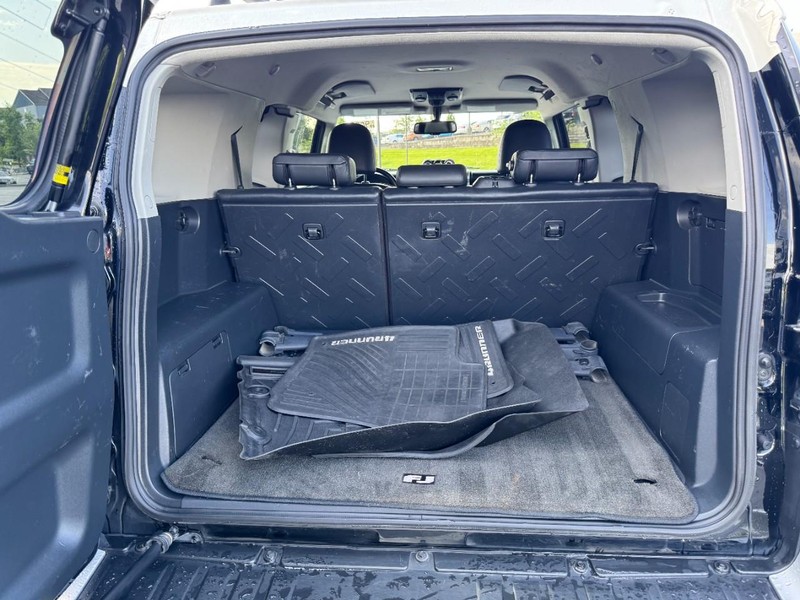 Toyota FJ Cruiser Vehicle Image 06