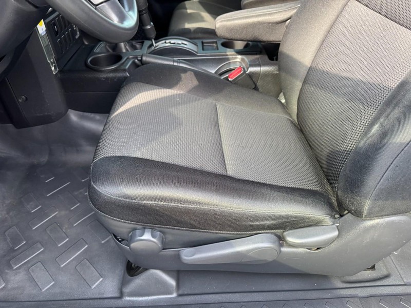 Toyota FJ Cruiser Vehicle Image 12